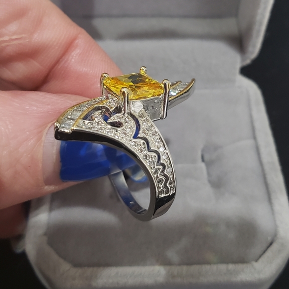 Ladies 925 Silver Yellow Sapphire Fashion RIng - Picture 4 of 7